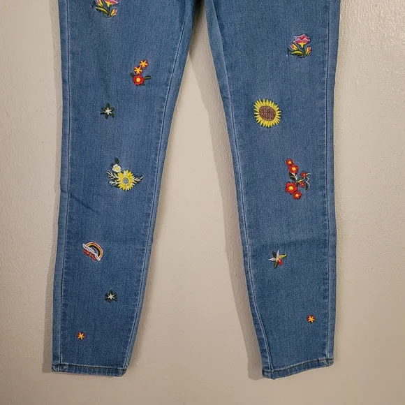 Romeo & Juliet Couture Floral Rainbow Jeans - Picture 3 of 12